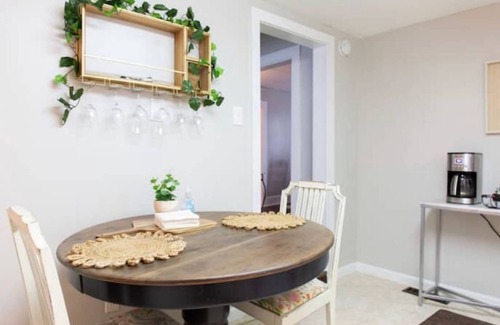 Bristol Casa | Dog friendly home - large backyard - gas fire pit - 5 mins to downtown or casino