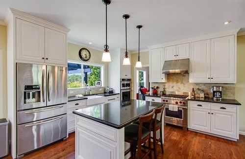 Healdsburg Casa | Dog-friendly home on 10 acres w/private hot tub, English garden, patio