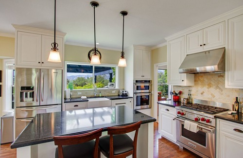 Healdsburg Casa | Dog-friendly home on 10 acres w/private hot tub, English garden, patio