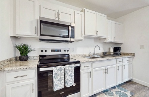 Riviera Beach Casa | Dog friendly home with Wifi, fully equipped kitchen & patio