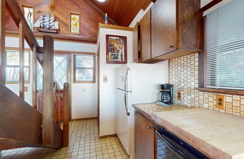 Westport Casa | Agradable para perros en casa w / vistas al mar justo fuera de las ventanas y una bañera de hidromasaje privada!