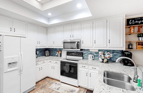 North Central Carrollton Casa | Dog-Friendly Home w/Free WiFi, Central A/C, Large Enclosed Backyard, & Gas Grill