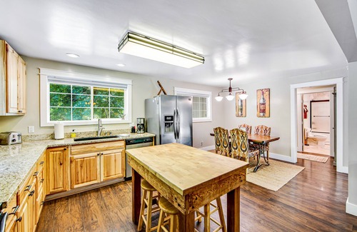 Forestville Casa | Dog-Friendly Home w/ 2 Decks, WiFi & W/D - Near Vineyards & Russian River