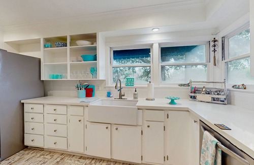 Port Bolivar Casa | Dog-Friendly home with spacious living and dining room, close to the beach