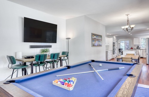 Round Hill Village Casa | Dog-friendly home with pool table, fireplaces, & private hot tub, sleeps 10