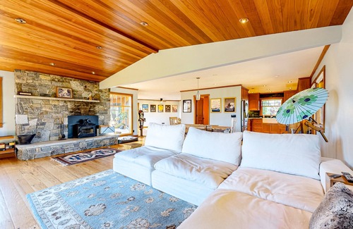 Graton Casa | Dog-friendly home with breathtaking views & garden sauna, next to golf/laguna