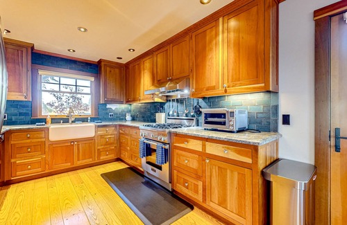 Graton Casa | Dog-friendly home with breathtaking views & garden sauna, next to golf/laguna