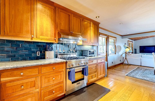 Graton Casa | Dog-friendly home with breathtaking views & garden sauna, next to golf/laguna