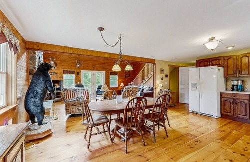 Jefferson Casa | Dog-friendly home with huge yard & fireplaces - near swimming hole, snowmobiling