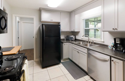 Rossville Casa | Dog-friendly home with a washer/dryer, backyard, central AC - near attractions