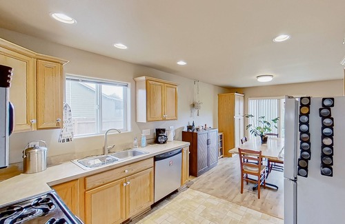 Millersburg Casa | Dog-friendly home with large enclosed yard, patio, BBQ, office, & private W/D