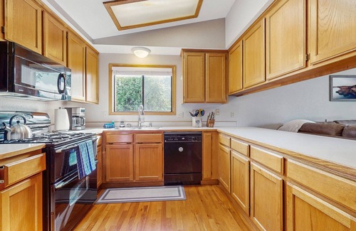 Pacific Casa | Dog-friendly home with large private yard & bbq - close to beach & hiking