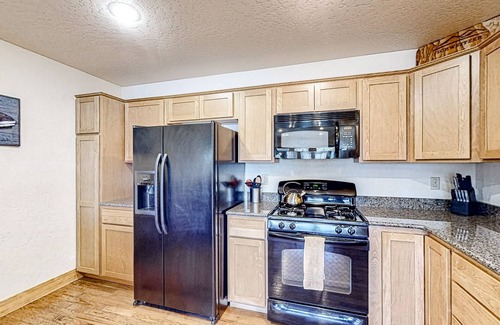 Dover Casa | Dog-friendly home with patio, grill, fireplace, streaming, washer/dryer & AC