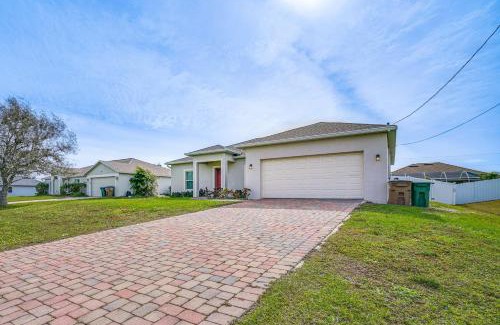 Mariner Casa | Dog-Friendly Home with Screened Porch in Cape Coral!