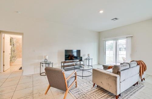 Mariner Casa | Dog-Friendly Home with Screened Porch in Cape Coral!