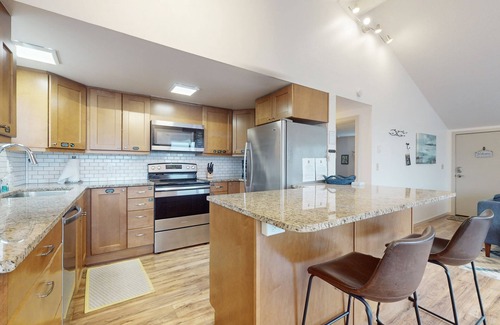 Freeland Cabina | Dog-friendly home with Puget Sound views & walk to beach - located in Bush Point