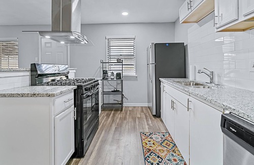 Garland Casa | Dog-friendly home with enclosed backyard, washer/dryer & AC - walk to dining