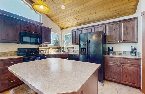 Coeur d'Alene Casa | Dog-friendly home with water views, deck, grill, wood stove, & private W/D