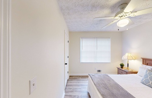 Kennesaw Casa | Dog-friendly home with full kitchen, washer/dryer, furnished deck, & AC