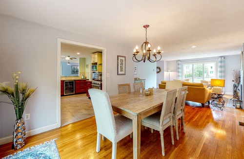Mashpee Casa | Dog-friendly home with great deck & association beach on Mashpee Pond