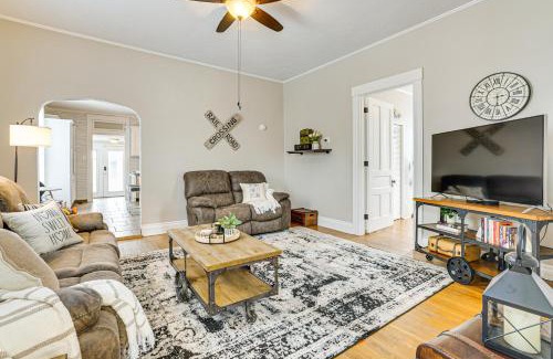 Jeffersonville - Clarksville Casa | Dog-Friendly Home with Yard, 6 Mi to Louisville!