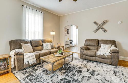 Jeffersonville - Clarksville Casa | Dog-Friendly Home with Yard, 6 Mi to Louisville!