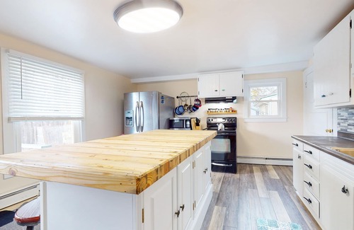 Penn Yan Casa | Dog-friendly home with washer/dryer, outdoor dining & grill - walk to town