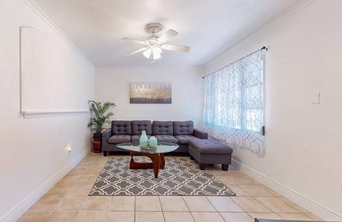 Mount Dora Casa | Dog-friendly house near town with backyard fruit trees, patio, W/D, & central AC