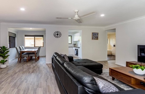Bellara Casa | Casa para perros recientemente renovada a poca distancia de Waterfront