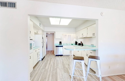 Scottsdale Country Acres Casa | Dog-friendly house with retro feel, pool, fireplace & patio - snowbirds welcome