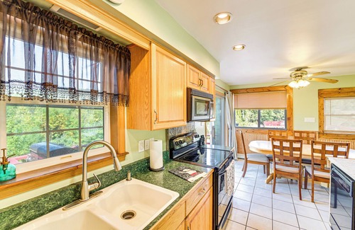 Lake George Cabaña | Dog-friendly Lake George Home: 3 Mi to Beach!