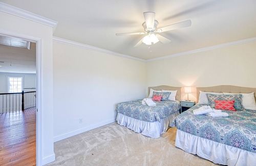 Mineral Casa | Dog-friendly lake-view townhome with firepit, grill, kayaks, tennis, AC, & W/D
