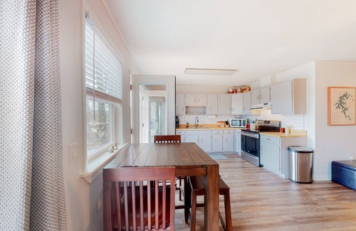 Hiawassee Casa | Dog-Friendly Lakefront Home with Kayaks, a Firepit, Furnished Deck, & Fast WiFi