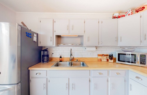 Hiawassee Casa | Dog-Friendly Lakefront Home with Kayaks, a Firepit, Furnished Deck, & Fast WiFi