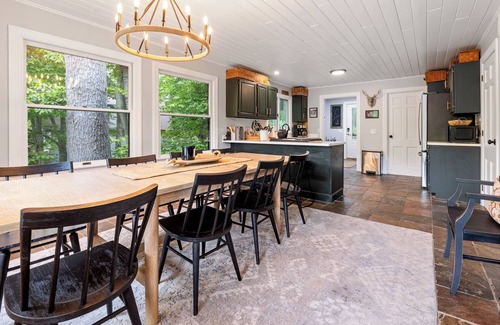 Newbury Cabina | Dog Friendly Lakefront Lodge with Private Beach