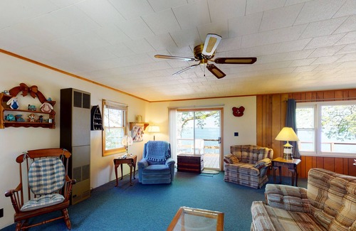 Swanton Cabaña | Dog-friendly lakefront home with amazing Lake Champlain views, deck, & firepit
