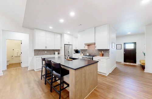 Bella Vista Casa | Dog-friendly, luxurious home with screened sunroom, fireplace, & W/D
