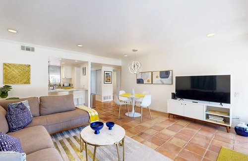 Araby Commons Apartamento | Dog Friendly Mid-Century Villa at The Coco Cabana with Pool, Spa & Tennis Courts