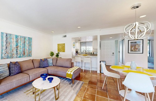 Araby Commons Apartamento | Dog Friendly Mid-Century Villa at The Coco Cabana with Pool, Spa & Tennis Courts