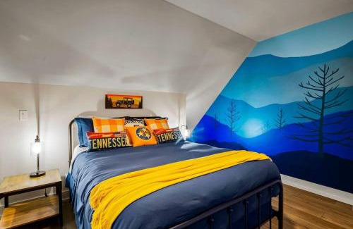 Sevierville Casa | *Dog Friendly*Modern home-Minutes to Dollywood, Gatlinburg, Smoky Mountains & Pigeon Forge!