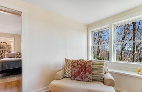 Seven Devils Otro | Dog-Friendly Mountain-View Home with Grill, Fireplace, Pool Table, & Ping-Pong,