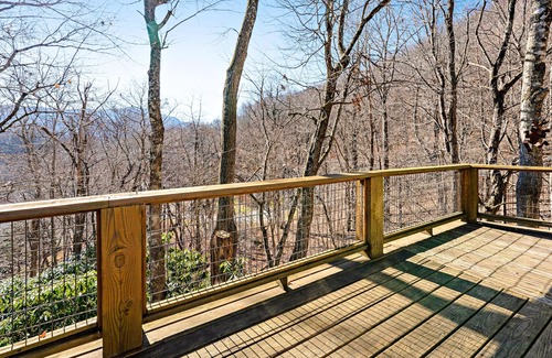 Seven Devils Otro | Dog-Friendly Mountain-View Home with Grill, Fireplace, Pool Table, & Ping-Pong,