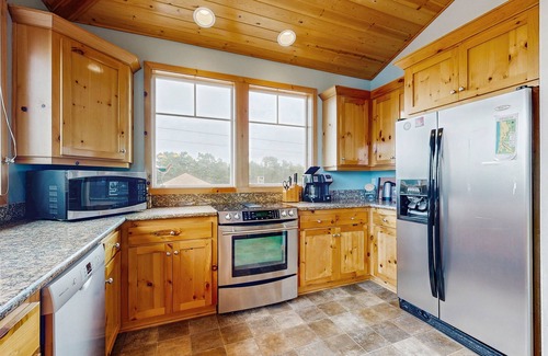 Neskowin Casa | hogar agradable para perros w / vista al mar, jacuzzi privado, y patio!