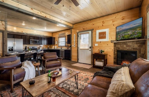 Sevierville Casa | Dog Friendly New Cabin w/ Hot Tub, Game Room & 4-miles to Dollywood