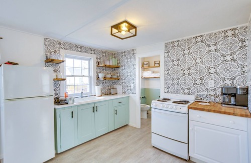 Old Orchard Beach Cabaña | Dog-friendly Old Orchard Beach Home < 1 Mi to Pier
