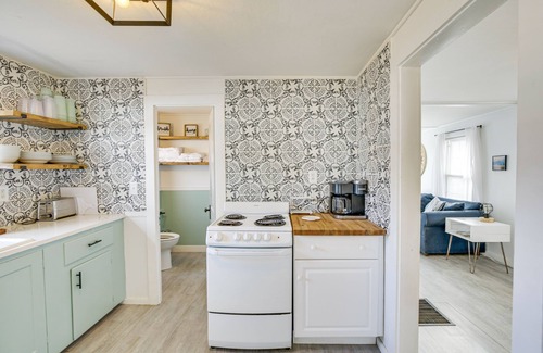 Old Orchard Beach Cabaña | Dog-friendly Old Orchard Beach Home < 1 Mi to Pier