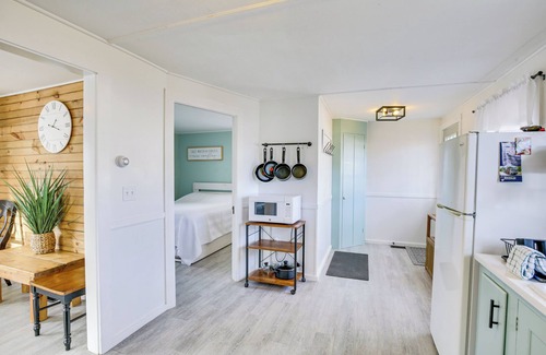 Old Orchard Beach Cabaña | Dog-friendly Old Orchard Beach Home < 1 Mi to Pier