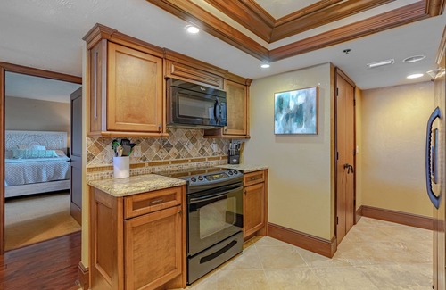 Daytona Beach Shores Condominio | Dog Friendly Ocean Front High Rise, Direct Beach Acess, 2 Bedroom 2 full Bath.