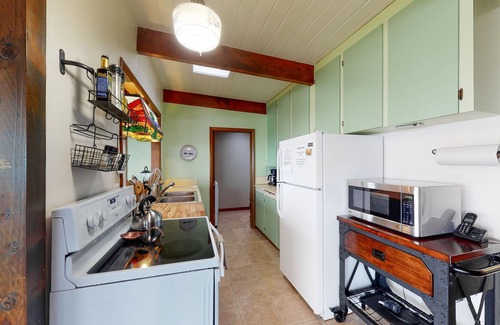 Seal Rock Casa | Amplia casa frente al mar que admite perros con parrilla de gas privada, hoguera y wifi gratis