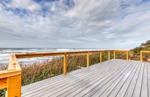 Seal Rock Casa | Amplia casa frente al mar que admite perros con parrilla de gas privada, hoguera y wifi gratis